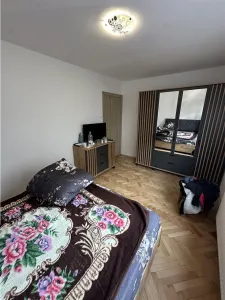 3 camere  aproape de piata 700 cu centrala etaj intermediar - Timisoara