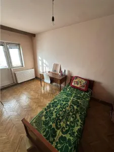 3 camere decomandat cu 2 bai centrala bloc mansardat cu loc de parcare - foto 5