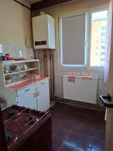 Decomandat cu centrala propie, etaj intermediar - Timisoara