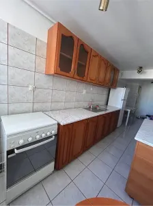 Decomandat cu 2 bai, etaj intermediar in Dacia - Timisoara