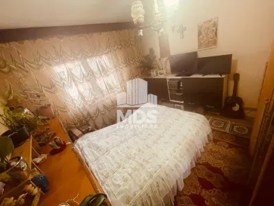 Apartament 3 camere, decomandat, etaj intermediar - foto 3
