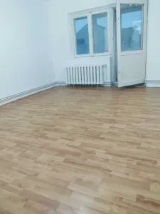 Decomandat cu 2 bai si 2 balcoane - foto 1