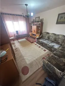 Decomandat cu 2 bai si 2 balcoane etaj intermediar - Timisoara