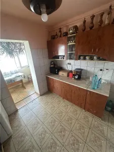 Decomandat cu 2 bai si 2 balcoane etaj intermediar - foto 3