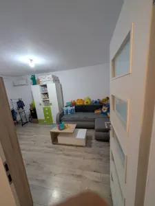 Decomandat cu 2 bai, mobilat si utilat - foto 2
