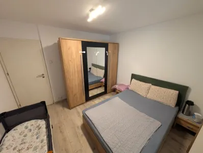 Decomandat cu 2 bai, mobilat si utilat - foto 4