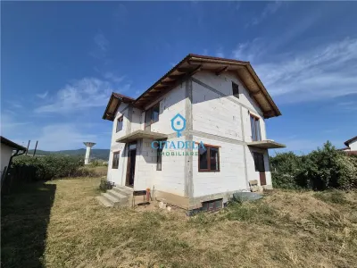 Casa , la rosu, 165000 euro - Alba Iulia