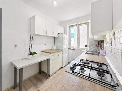 Apartament 2 camere etaj intermediar zona Rahova - foto 2