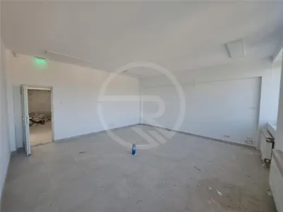 Spatiu pentru birouri, 200 mp utili, situat in zona Taietura Turcului! - foto 6