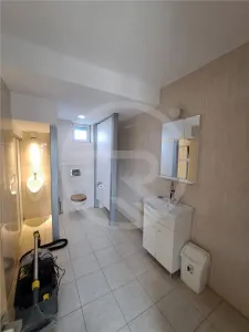 Hala/Spatiu Birouri, 275 mp utili, situata in zona Aeroportului! - foto 12