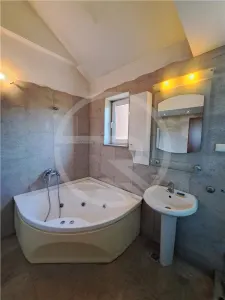 Casa Insiruita, 320 mp utili, situata in cartierul Buna Ziua! - foto 10