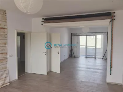 Royal Imobiliare-Vanzare Apartament 3 camere-zona Ultracentrala - foto 2