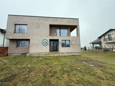 Royal Imobiliare - Vanzare vila in zona Strejnicu - Strejnicu