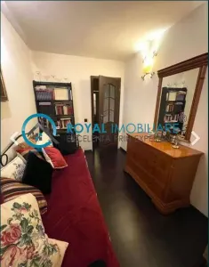 Royal Imobiliare-Vanzare Apartament 3 Camere Zona Malu Rosu - foto 3