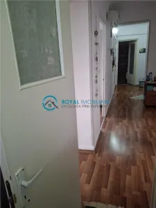 Royal Imobiliare - Vanzare apartament 3 camere zona Malu Rosu - foto 12