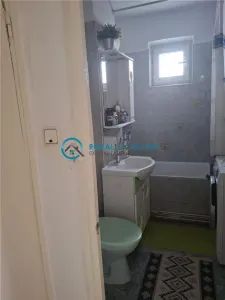 Royal Imobiliare - Vanzare apartament 3 camere zona Malu Rosu - foto 14