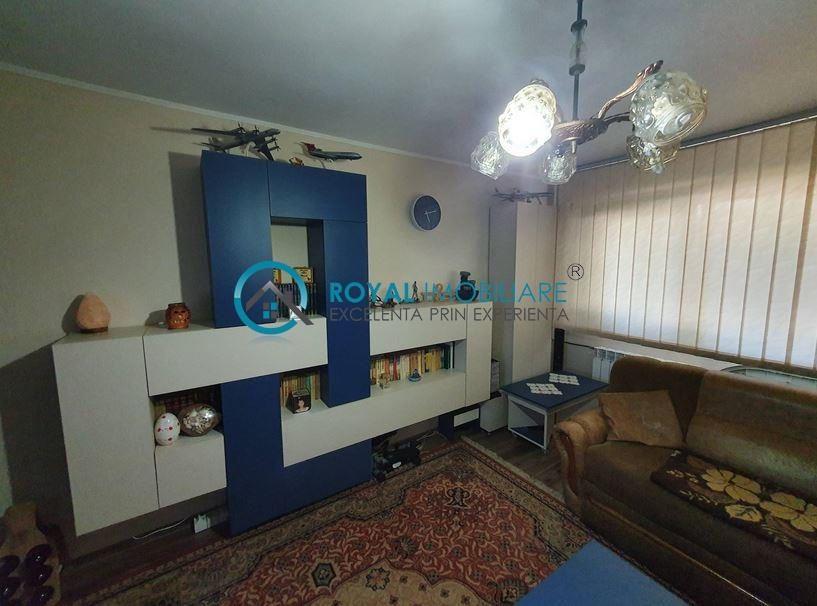 Royal Imobiliare - Vanzare apartament 3 camere zona Vest - Ploiesti