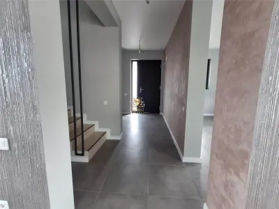 Casa de LUX construita si finisata impecabil!  Demisol-4 camere -3 bai- Bucium VisaniMUTARE IMEDIATA! - foto 10