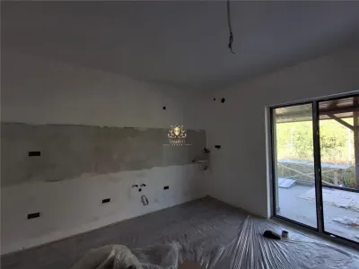 Casa parter 3 camere  si dresing cu placa de beton deasupra - Bucium Visani - foto 7