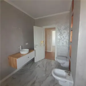 Casa eleganta semimobilata cu 5 camere  linga Lidl Bucium! - Iasi