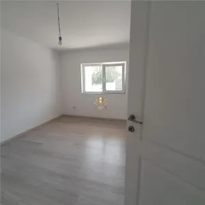 Apartament 3 camere LUX cu bucatarie mobilata si 97mp teren- Popas Pacurari linga Mega Image. - foto 9