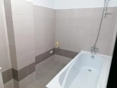 Apartament cu 2 camere decomandat si terasa ! - foto 4