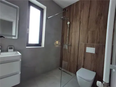 Casa clasa energetica A pompe de caldura cu panouri solare 3 dormitoare 2 bai dresing finisaje de LUX Miroslava centru!Tva inclus! Comision 0! - foto 8