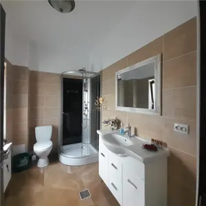 Casa cu 5 camere linga Hanul Trei Sarmale cu 645 mp teren.  Persoana fizica! - foto 3