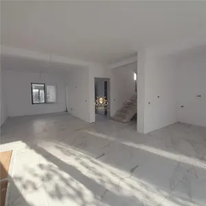 Casa tip duplex la asfalt  Bucium Visani finalizata! - foto 10