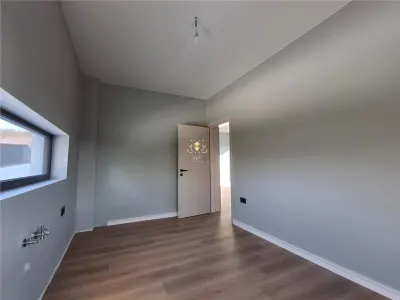 Casa clasa energetica A pompe de caldura cu panouri solare 3dormitoare 2 bai dresing finisaje de LUX Miroslava la asfalt!Tva inclus! - foto 11
