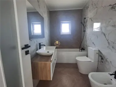 Casa parter cu beci finalizata -500mp teren Valea Adanca. - foto 4