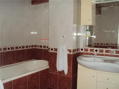 Apartament 4 camere,et 2, 3 balcoane, boxa, parcare, zona Teatru - foto 7