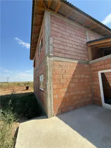 MOSNITA - DUPLEX SPATIOS - COMPARTIMENTARE EXCELENTA - Mosnita Veche