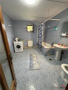 Casa  de vanzare in Golesti  cu 1.000mp teren - foto 11