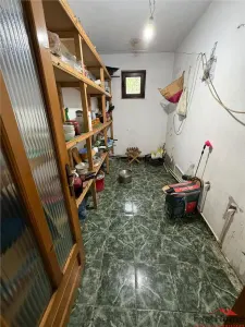 Casa  de vanzare in Golesti  cu 1.000mp teren - foto 13
