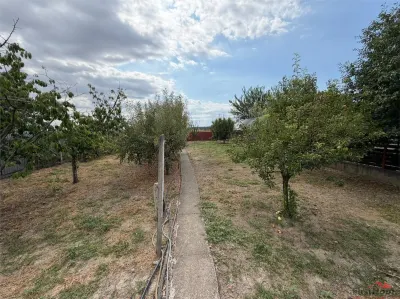 Casa  de vanzare in Golesti  cu 1.000mp teren - foto 17