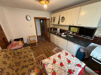 Casa  de vanzare in Golesti  cu 1.000mp teren - foto 6