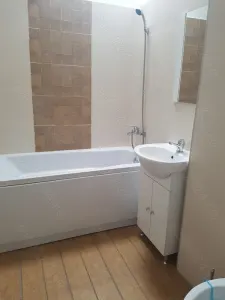 Apartament nou de închiriat | Aer condiționat | Luminos | Disponibil pentru mutare - foto 3