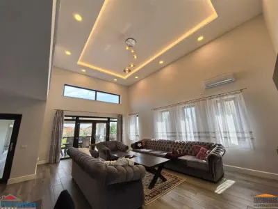 Vila impunatoare cu 6 camere spatioase in stil american - Arad
