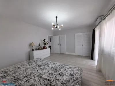 Vila impunatoare cu 6 camere spatioase in stil american - foto 16