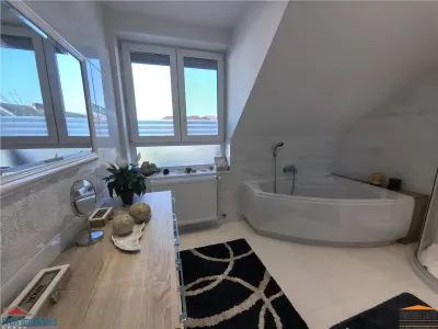 Casa mare cu garaj si teren in zona Balcescu - foto 2