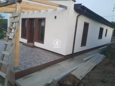 Casa plan parter cu 4 camere de vanzare - Tomesti - foto 4
