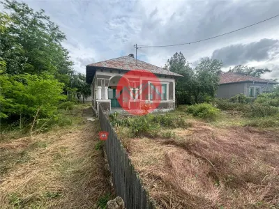 Casa la soseaua principala, teren 1.309 mp in Plopul, Tulcea - foto 2