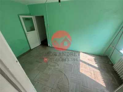 Apartament 2 camere de vanzare, 40 mp, etaj 2 - foto 2
