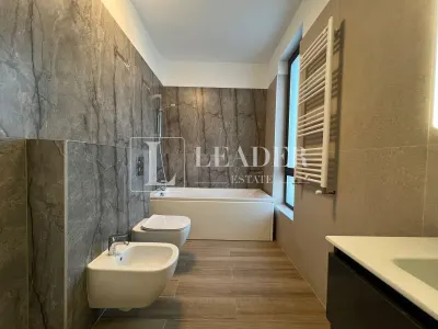 Vilă modernă cu terasă panoramică și design contemporan - foto 12