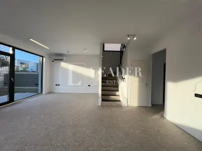 Vilă modernă cu terasă panoramică și design contemporan - foto 5