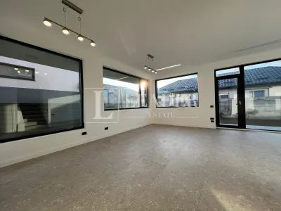 Vilă modernă cu terasă panoramică și design contemporan - foto 6