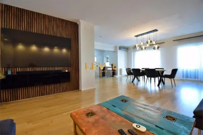 [VIDEO] 3 Bedroom Duplex with Park Views | Pet Friendly | Parking + Storage - foto 6