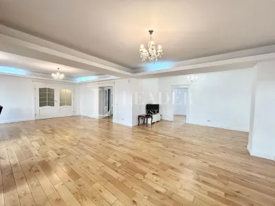 5-Bedroom Villa with Private Garden & Tennis Court - foto 9