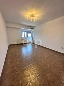 Ultracentral! Apartament spațios 3 camere, 2 băi și 2 balcoane - foto 3
